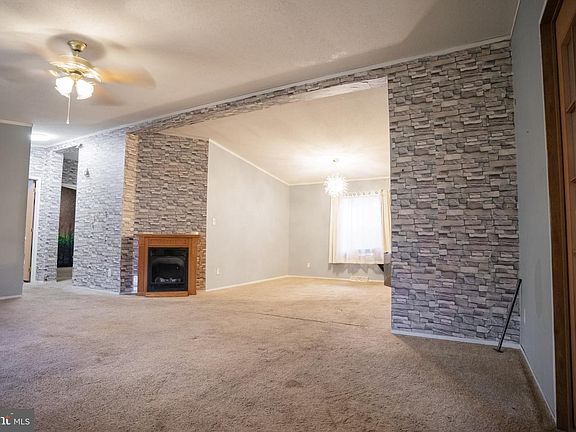 4th image of 51 Elmer St
