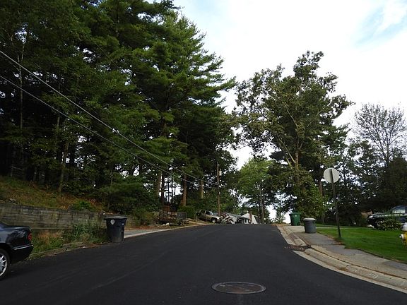 4th image of 15 Wakefield Dr