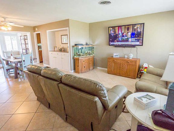 3rd image of 42 Oakview Cir