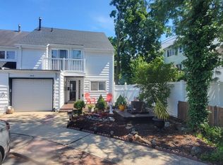 30 Chestnut Cir, Staten Island, NY 10312