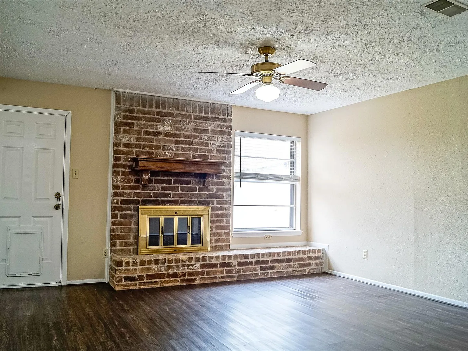 3 bed, 2.0 bath, 1288 sqft, $1,595 — Photo 4