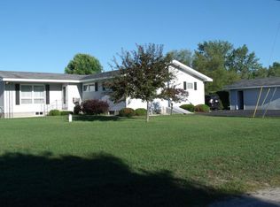 520 Bayview Dr, Cheboygan, MI 49721