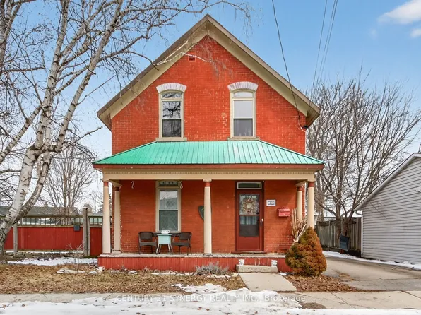 49 Queen St N, Carleton Place, ON K7C 2L9