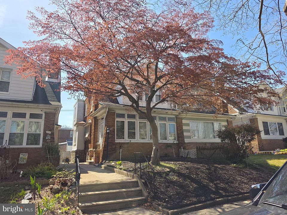 1st image of 986 E Godfrey Ave