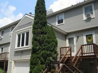 7 S Cove Rd, Hubbardston, MA 01452