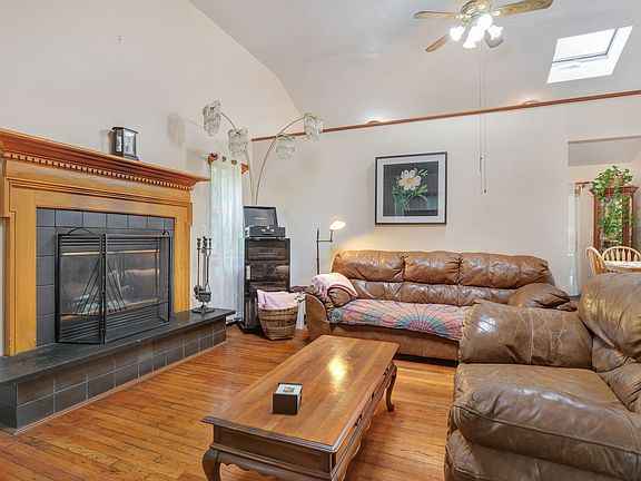 3rd image of 158 Queens Ln