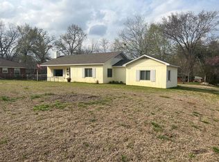 51 Rambling Rd, Palestine, TX 75801