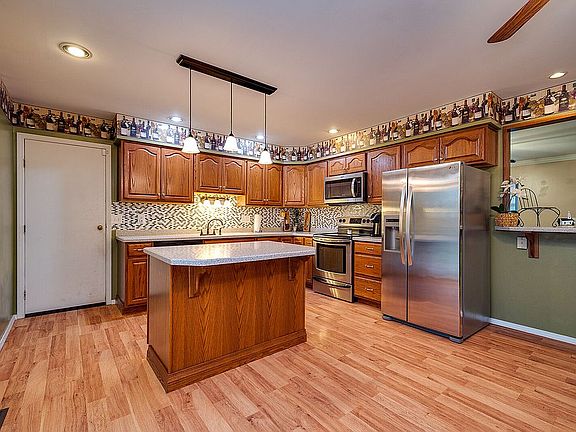 5th image of 2457 Tiverton Ln