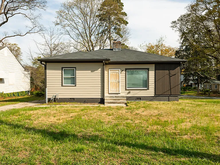 1443 Venetian Dr SW — Photo 1