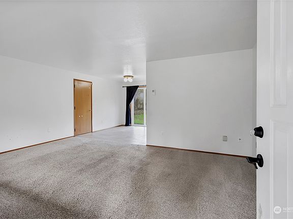5th image of 17430 Heather Lane SE