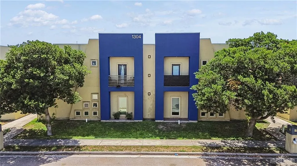 2 bed, 2.5 bath, 1170 sqft, $1,350 — Photo 1
