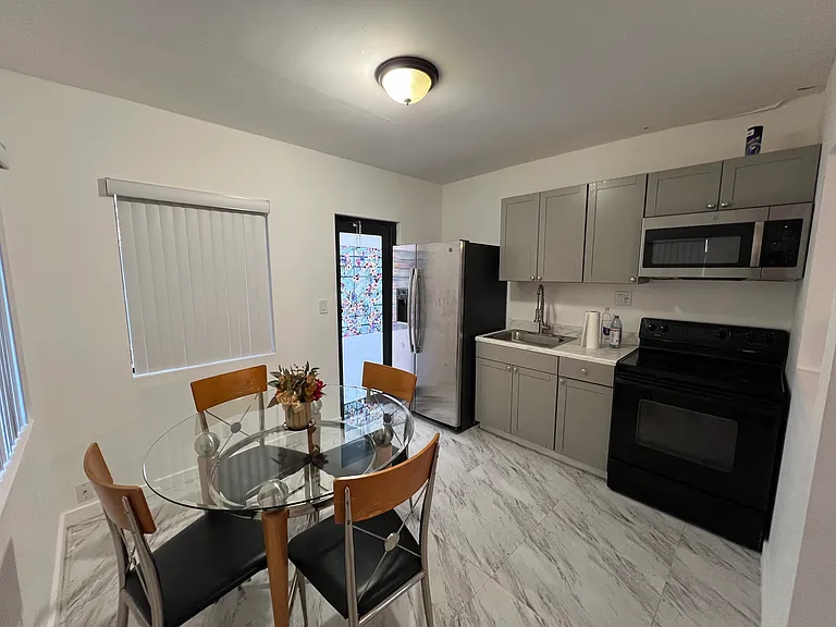 49 NW 30th Ave #2 — Photo 27