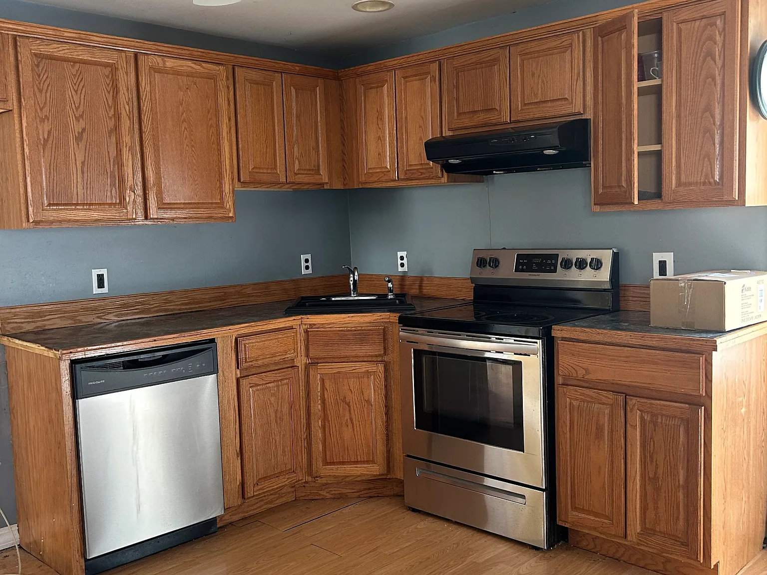 2 bed, 1050 sqft, $2,100 — Photo 2