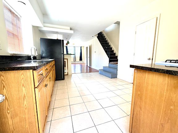 4th image of 2555 S Darien St