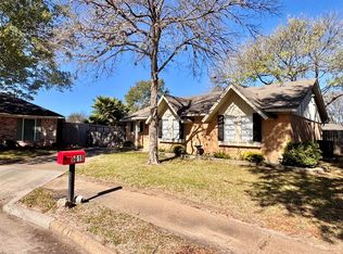 6018 Weeping Willow Rd, Houston, TX 77092