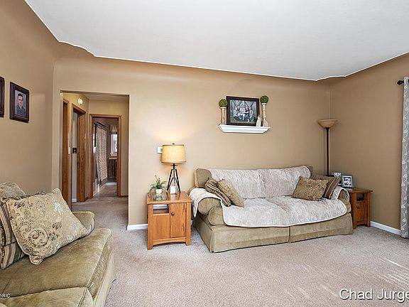 5th image of 835 Cricklewood St SW