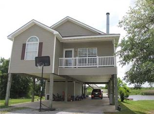 627 Honeysuckle Ln, Bay Saint Louis, MS 39520