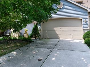 17 Hillside Ct, Lambertville, NJ 08530