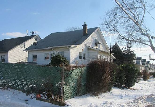 2nd image of 231 Arthur St