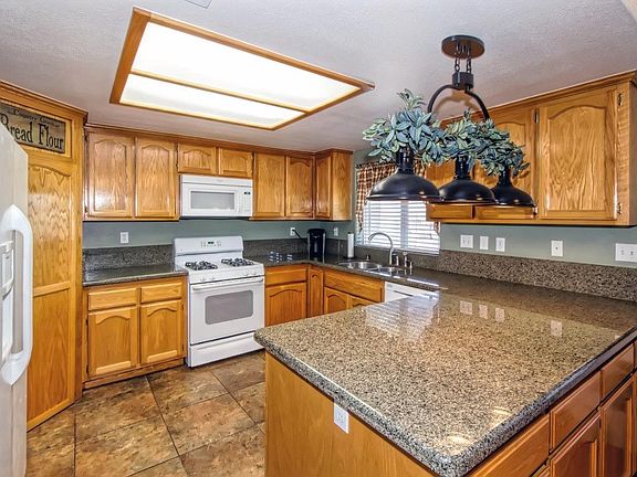 5th image of 18743 Seaforth St
