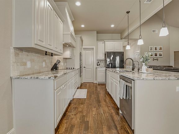 4th image of 125 Oak View Dr