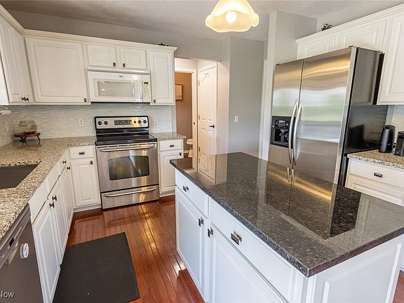 3rd image of 150 Kensington Ct