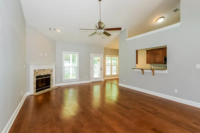 4 bed, 2.5 bath, 2046 sqft, $2,175 — Photo 4