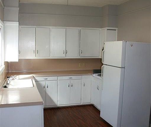 4th image of 1811 Avenue D