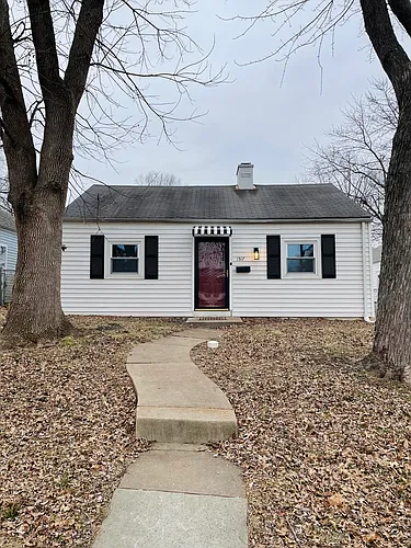 1517 Kraft St Photo 1