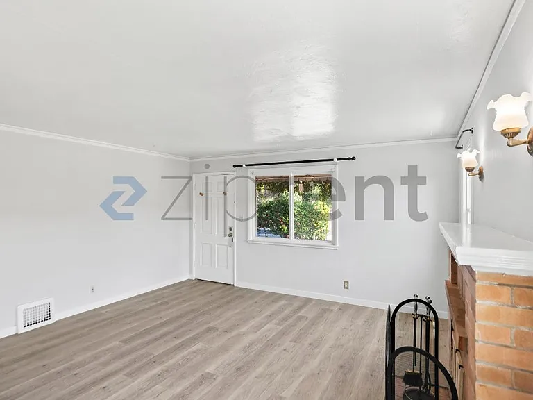 14331 Capri Dr — Photo 8