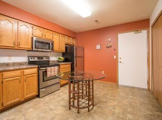 7968 N 107th St APT 4, Milwaukee, WI 53224