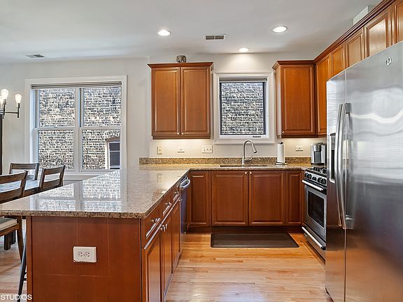 5th image of 2541 W Leland Ave #2