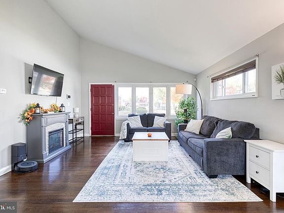 5th image of 913 Marksworth Rd