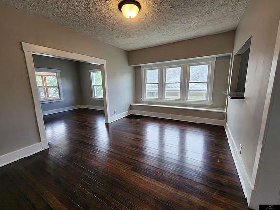5th image of 4205 Parker St