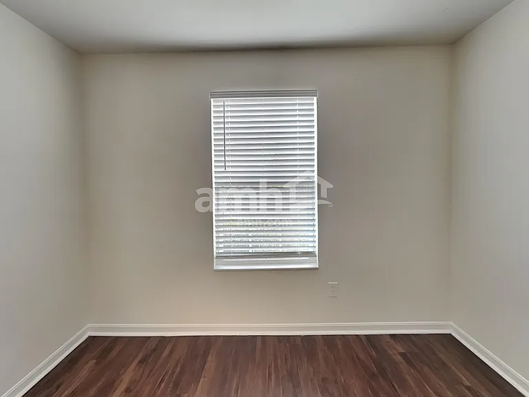 10704 Sandy Ct — Photo 16