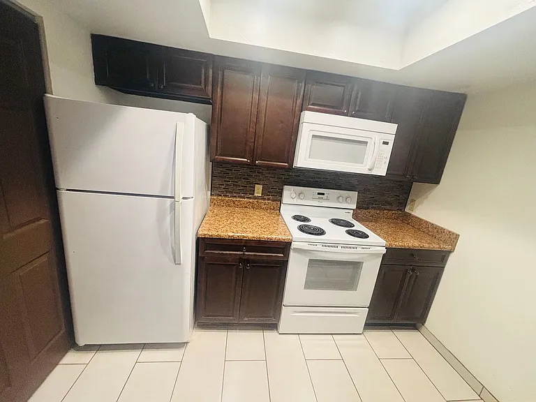 900 SW 62nd Blvd #G37 — Photo 15