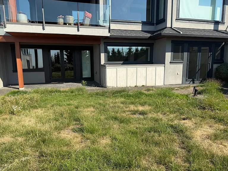 1355 Whitby Rd — Photo 14