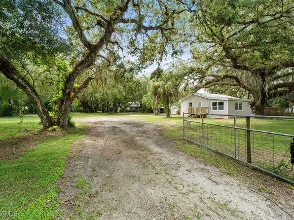 234 S Elm St, Labelle, FL 33935