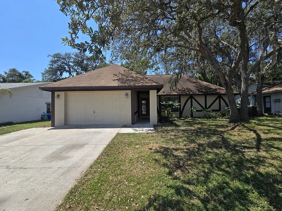 13309 Woodward Dr