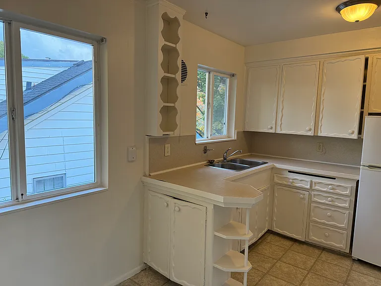 3674 SE Center St #3 — Photo 6