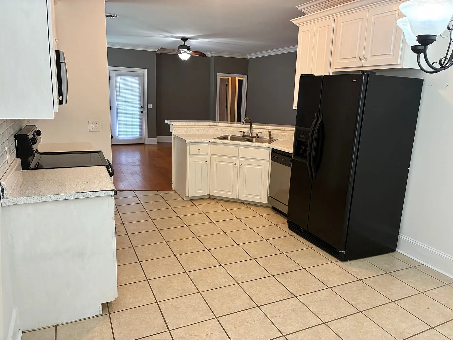 233 Forest Glen — Photo 4