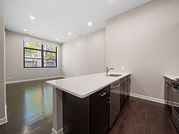 5th image of 2200 W Lawrence Ave #202