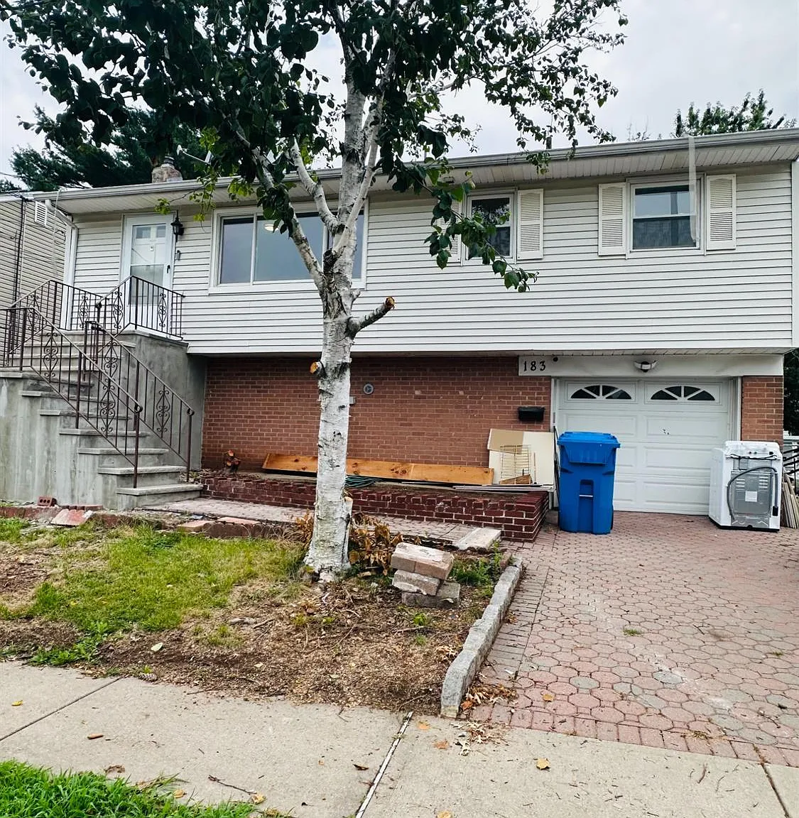 3 bed, 2.0 bath, 864 sqft, $3,500 — Photo 1