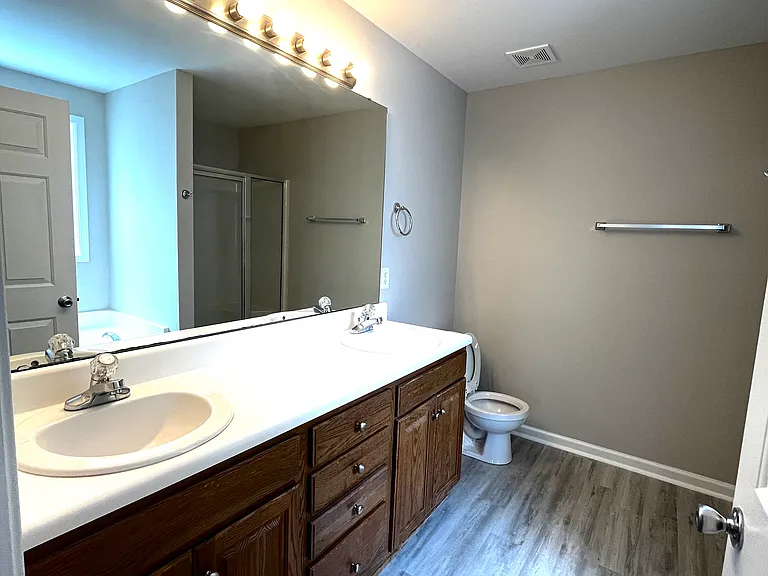 1044 Jade Ln — Photo 13