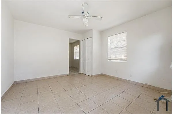 Building Photo - 406 NW 7th Ct