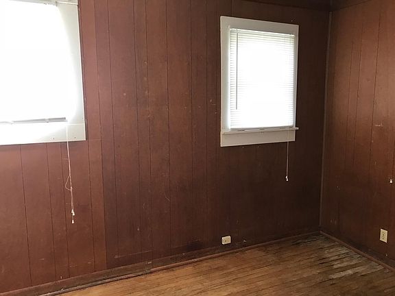 2nd image of 517 E Avenue F