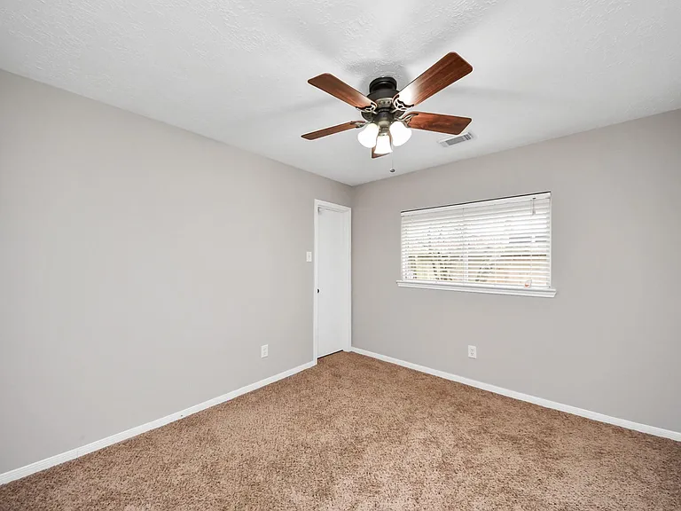 4915 Pecan Grove Dr — Photo 16