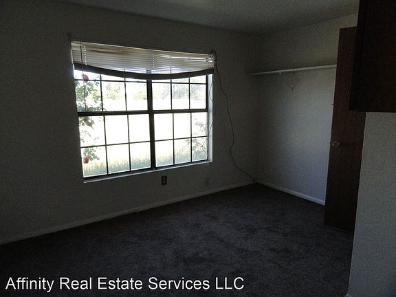 4th image of 719 Mulberry Ln