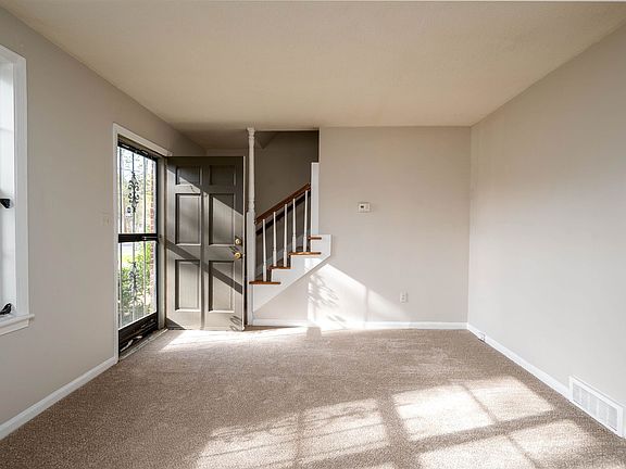 4th image of 704 S Greer St