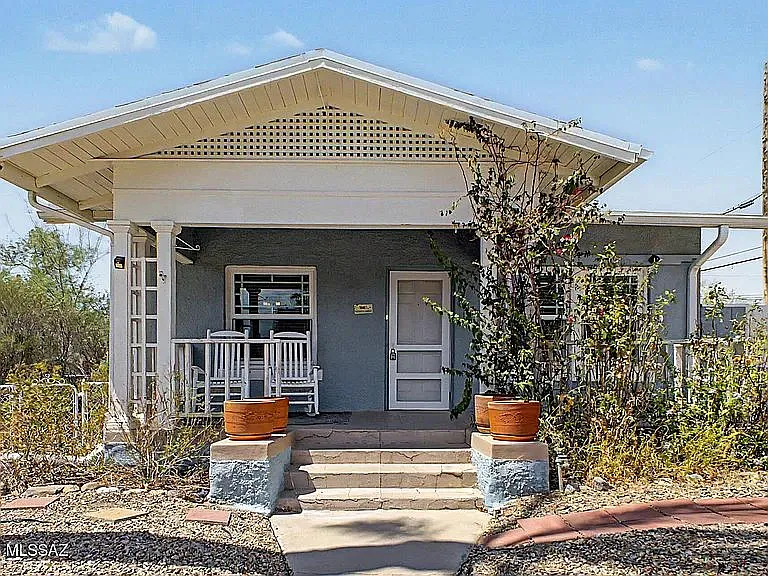 825 E Helen St — Photo 1